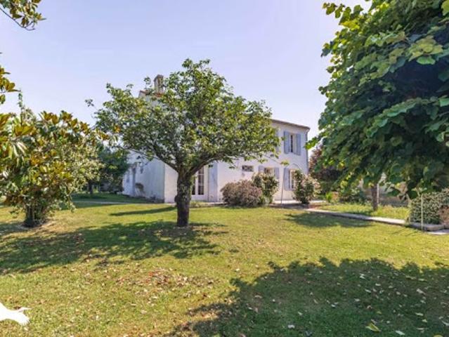Maison vente à Saint-Jean-d'Angély, Bords