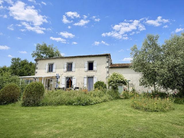 Maison vente à Confolens, Le Bouchage