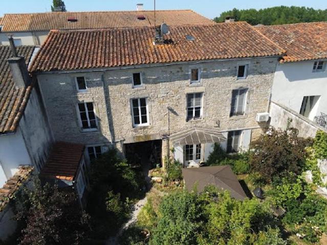 Maison vente à Confolens, Aigre
