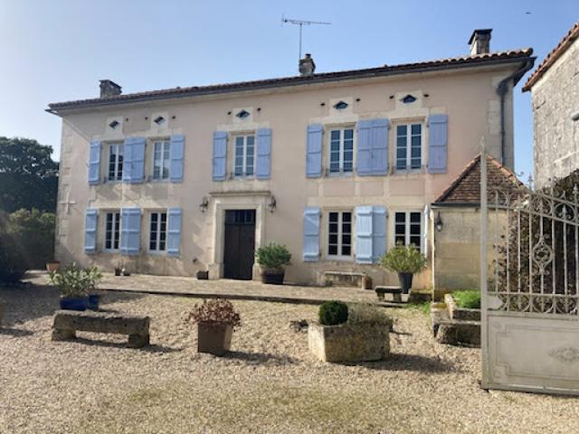 Maison vente à Confolens, Montignac-charente