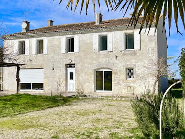 Maison vente à Cognac, Salles-d'angles