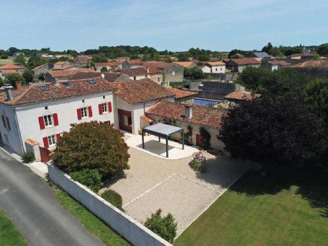 Maison vente à Confolens, Aigre
