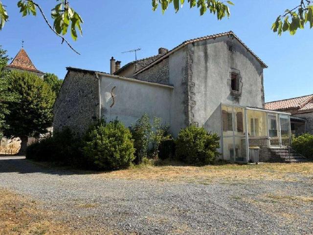 Maison vente à Confolens, Chenommet
