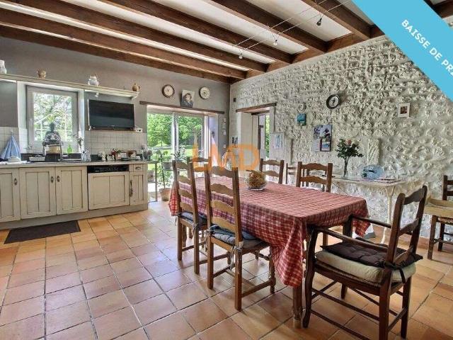 Maison vente à Cognac, Salles-d'angles