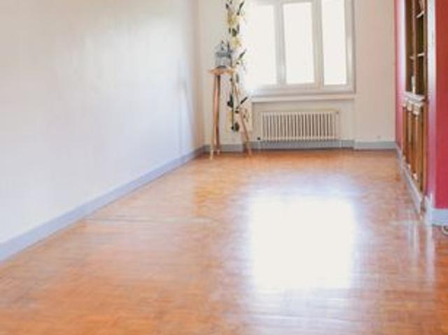 Maison vente à Saint-Étienne, L'etrat