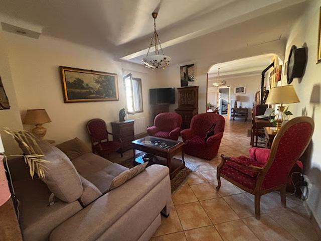 Maison vente à Narbonne, Escales