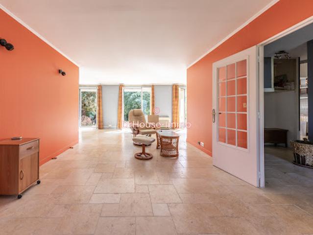 Maison vente à Versailles, Plaisir