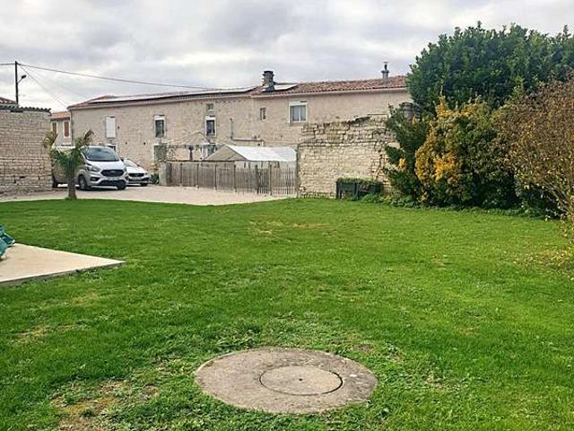 Maison vente à Confolens, Aigre