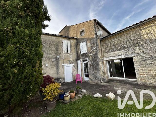 Maison vente à Confolens, Tourriers