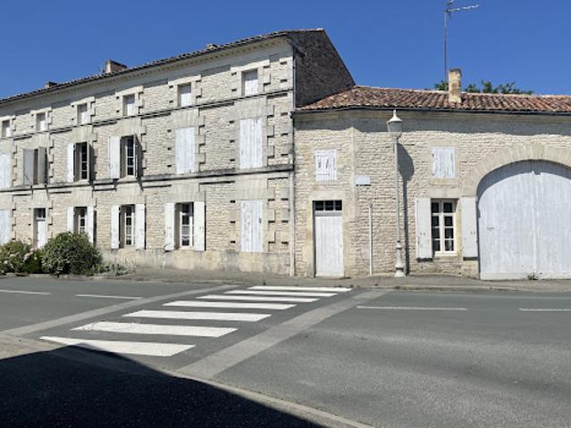 Maison vente à Saint-Jean-d'Angély, Matha
