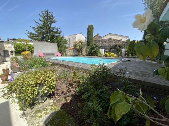 Maison vente à Angoulême, Aignes-et-puypéroux