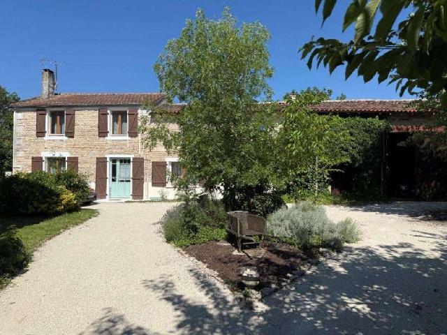 Maison vente à Confolens, Ruffec