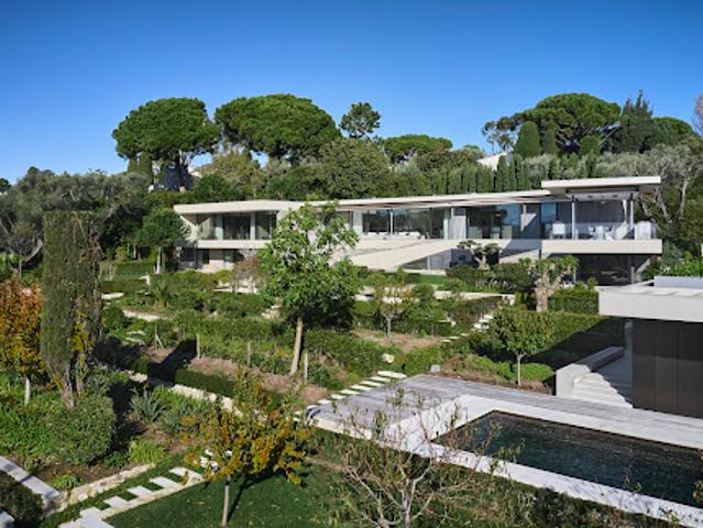 Maison vente à Nice, Clans