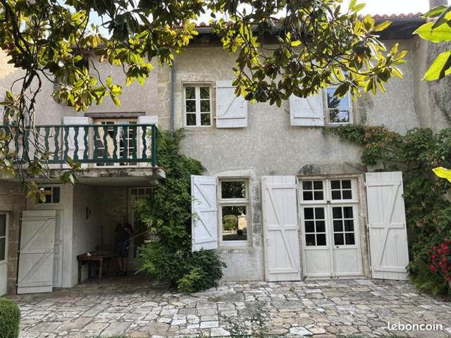 Maison vente à Confolens, Saint-claud