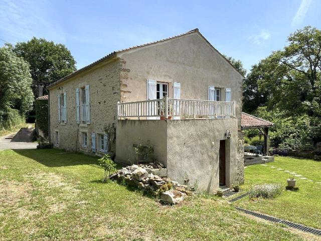 Maison vente à Fontenay-le-Comte, Bazoges-en-pareds