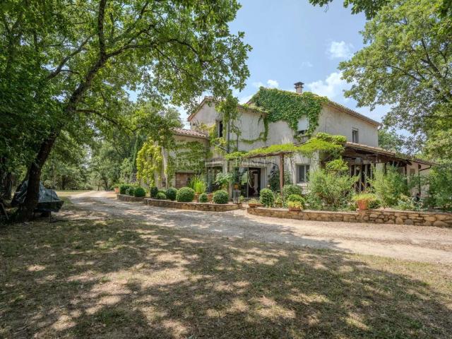 Maison vente à Nîmes, Bouquet