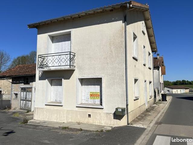 Maison vente à Confolens, Ambernac