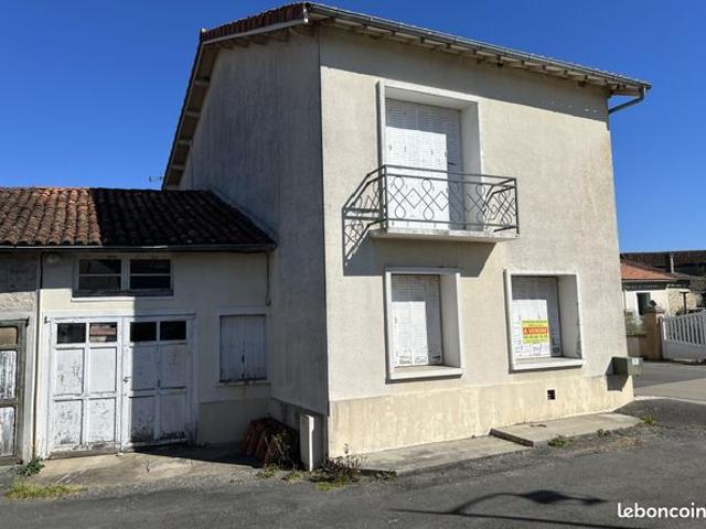 Maison vente à Confolens, Ambernac