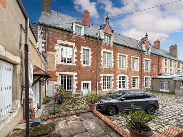 Maison vente à Bourgogne Village, Orléans