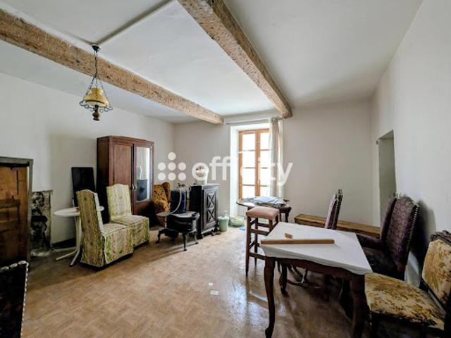 Maison vente à Grenoble, Corps