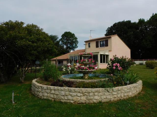 Maison vente à Saintes, Saint-georges-des-coteaux