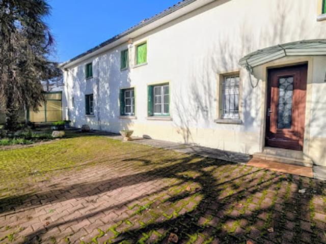 Maison vente à Cognac, Salles-d'angles