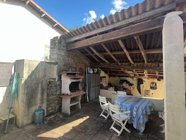 Maison vente à Confolens, Abzac