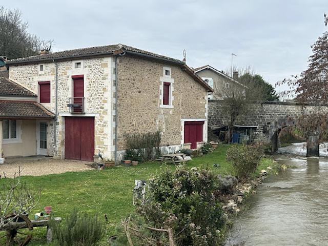 Maison vente à Confolens, Vitrac-saint-vincent