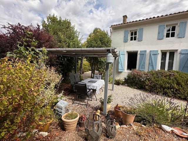 Maison vente à Saint-Jean-d'Angély, Cressé