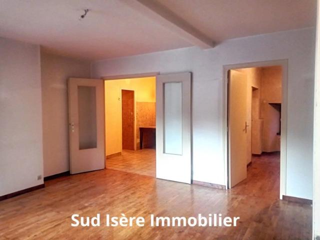 Maison vente à Grenoble, Corps