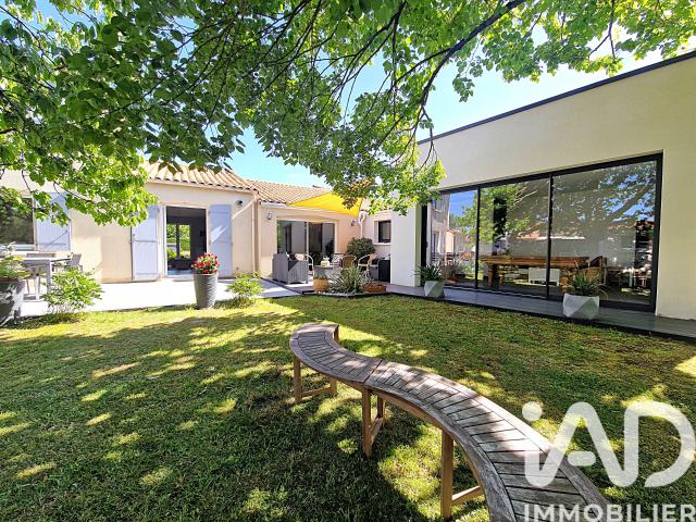 Maison vente à Angoulême, La Couronne