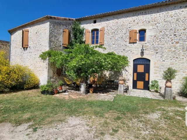 Maison vente à Confolens, Saint-mary