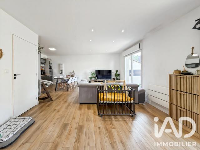 Maison vente à Laval, L'huisserie