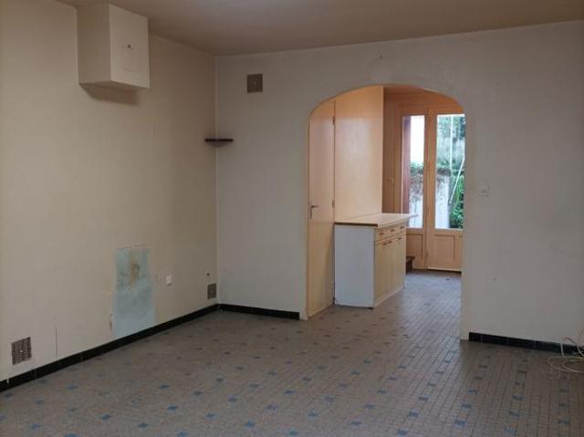Maison vente à Saint-Jean-d'Angély, Fenioux