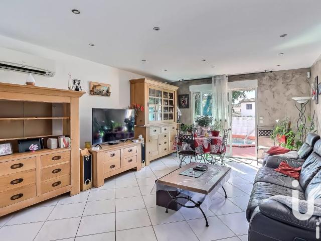 Maison vente à Nîmes, Mus