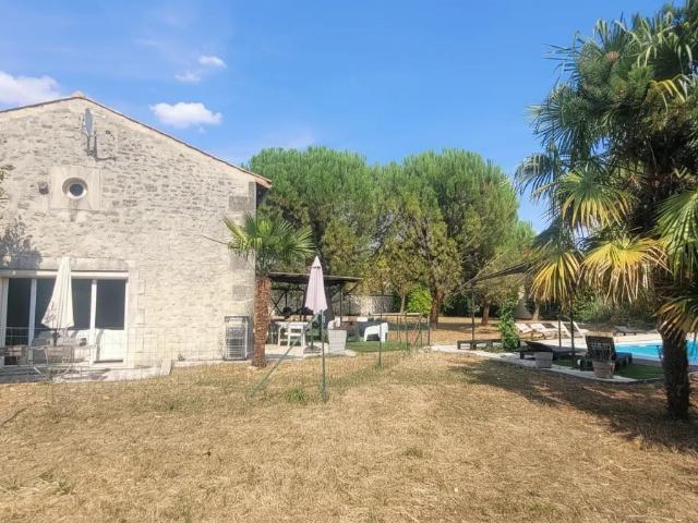 Maison vente à Saint-Jean-d'Angély, La Benâte