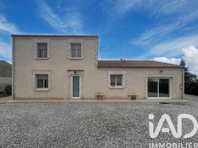 Maison vente à Confolens, Tourriers