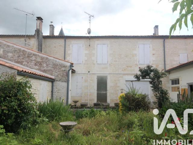 Maison vente à Saint-Jean-d'Angély, Bords