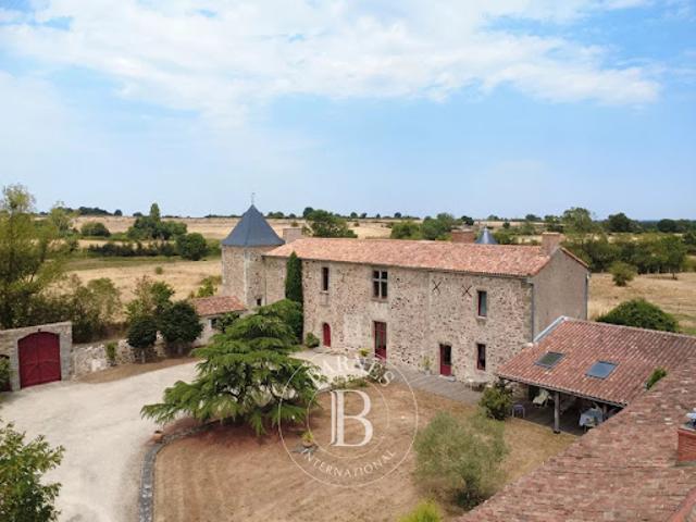 Château vente à Saint-Jacques-de-Thouars