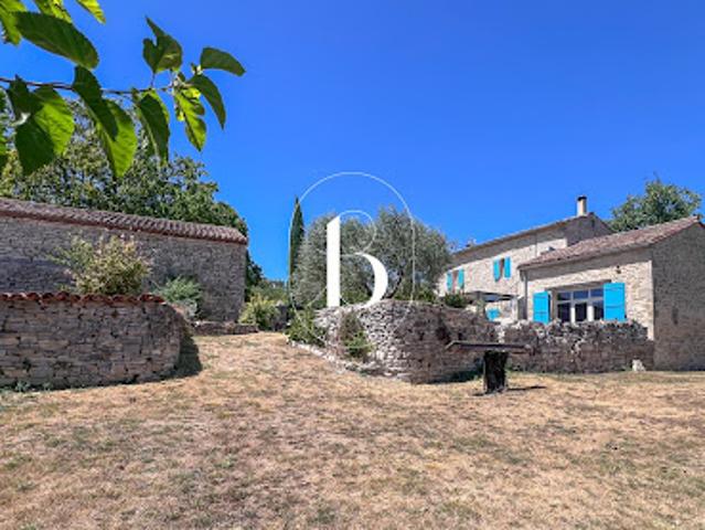 Ferme vente à Barjac, Gard