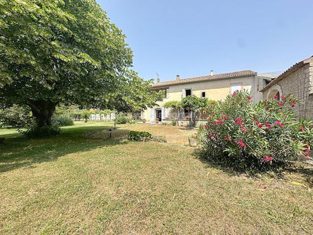 Ferme vente à Apt, Cheval-blanc