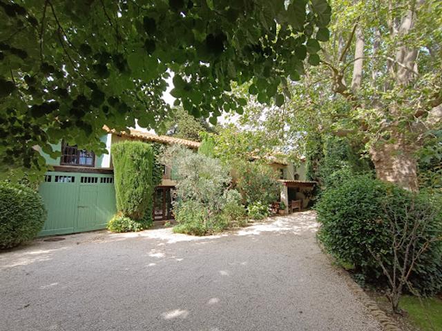 Ferme vente à La Cavalerie, Arles