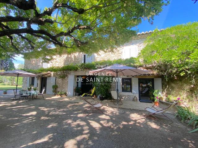 Maison vente à Arles, Cabannes