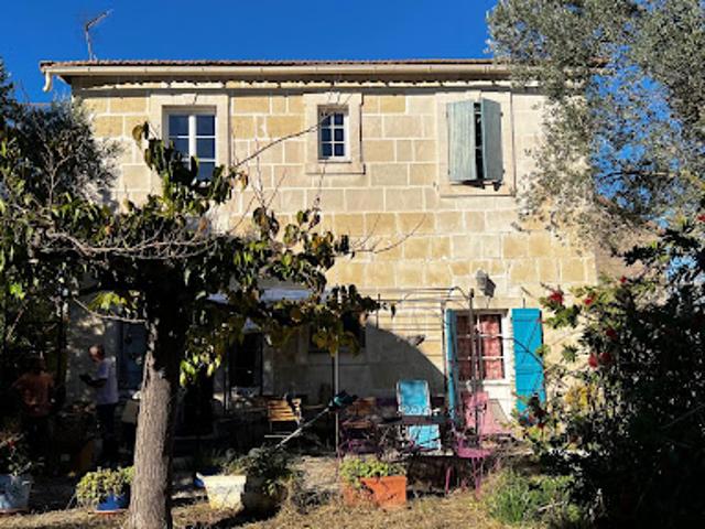 Ferme vente à Arles