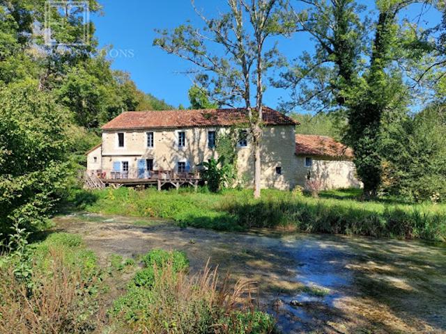 Ferme vente à Nontron, Bourdeilles