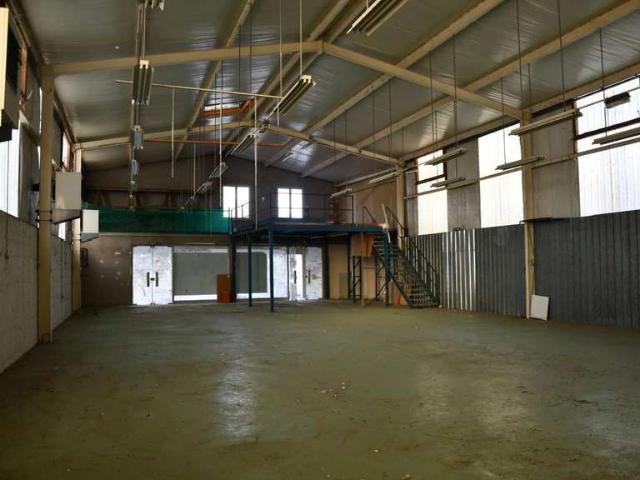 Local Commercial vente à L'Île-Bouchard, Indre-et-Loire