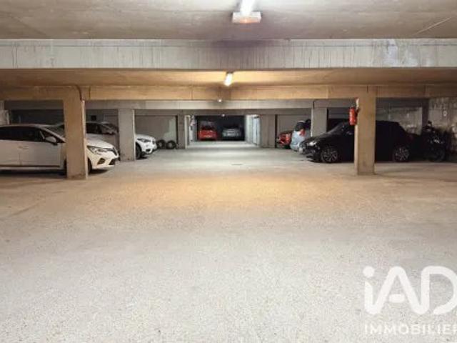 Garage vente à Paris, Île-de-France