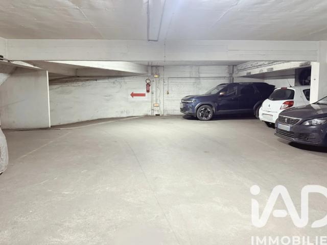 Garage vente à Paris, Île-de-France
