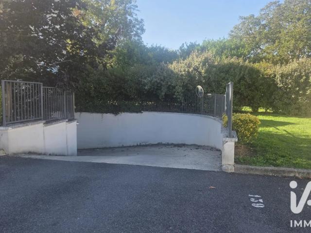 Garage vente à Saint-Fargeau-Ponthierry, Seine-et-Marne