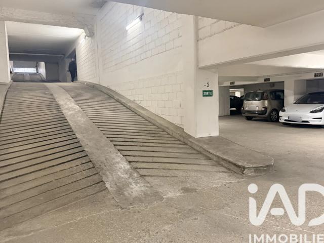 Garage vente à Paris, Île-de-France